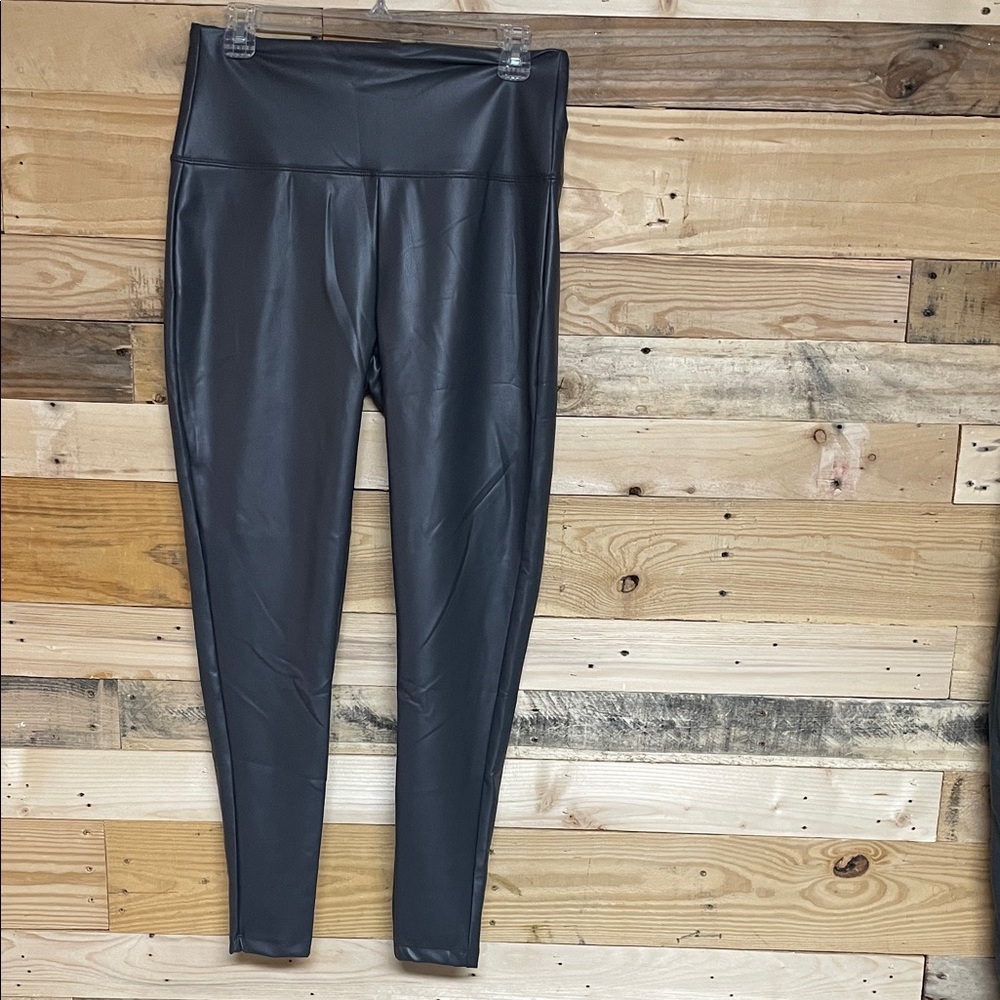 Zenana Outfitters size XL
Faux Leather Leggings - Dark Gray